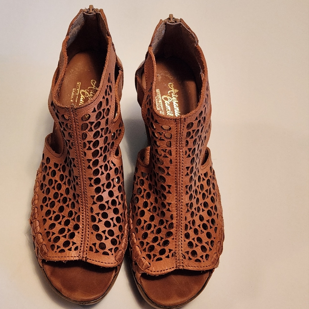 Shoe